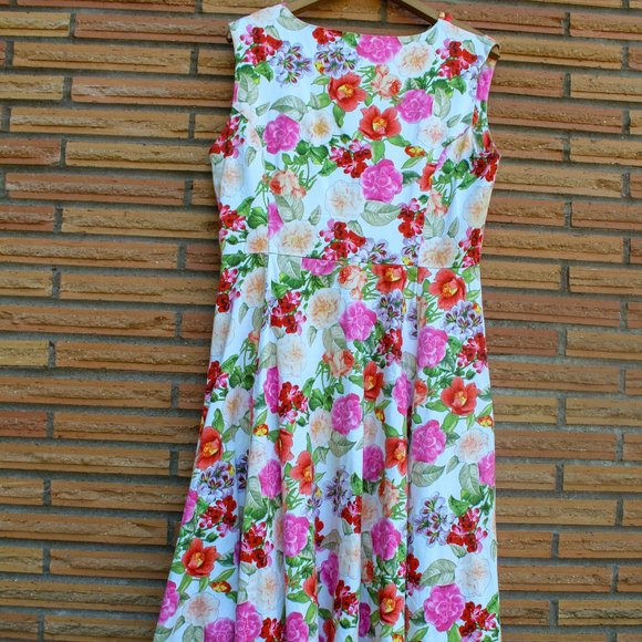 Love & Roses fit & flare floral pin up dress with criss-cross neck - Picture 2 of 5